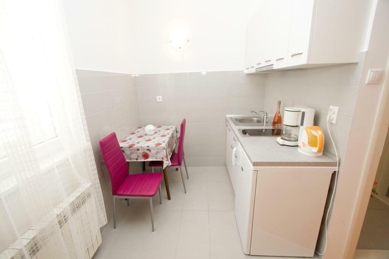 Apartmani Marija Cizmic Makarska Bagian luar foto